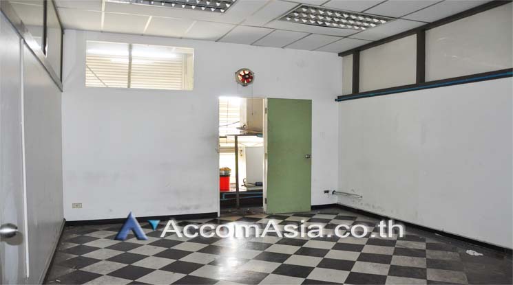 7  Office Space For Rent in Silom ,Bangkok MRT Lumphini at Sri Fueng Fung Building AA11161